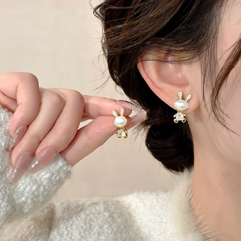 Elegant Bunny Pearl Earrings – 925 Silver, Sparkling Zircon & Gold-Plated Finish