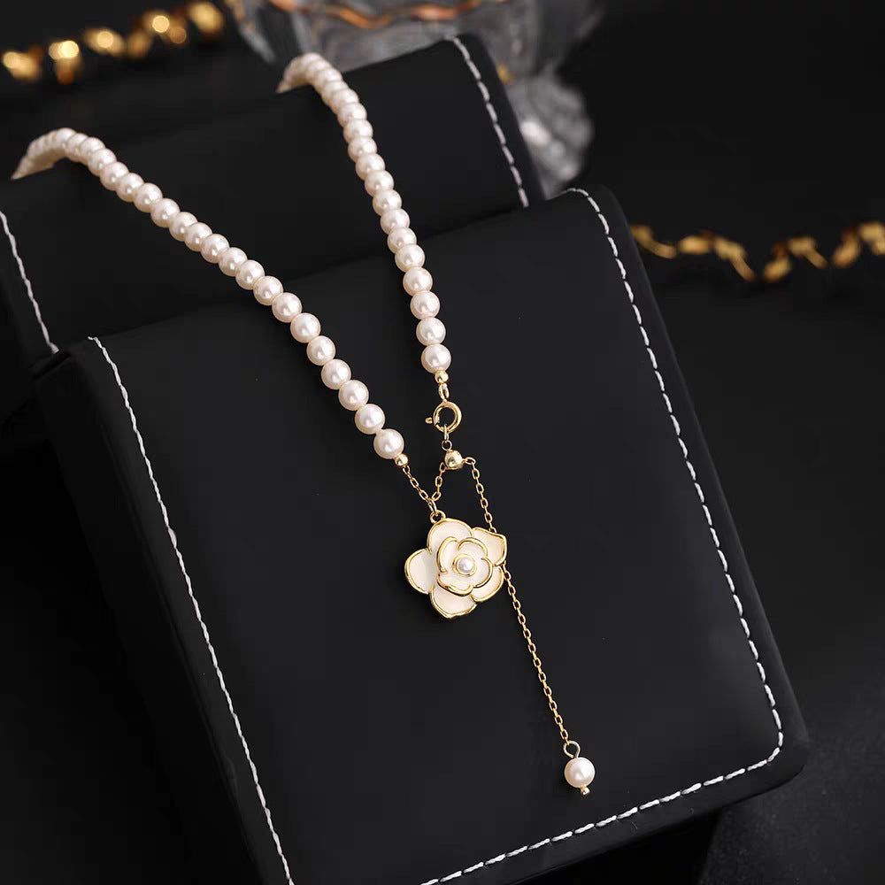 Adjustable Freshwater Pearl Necklace with Camellia Pendant – Elegant French Vintage Style